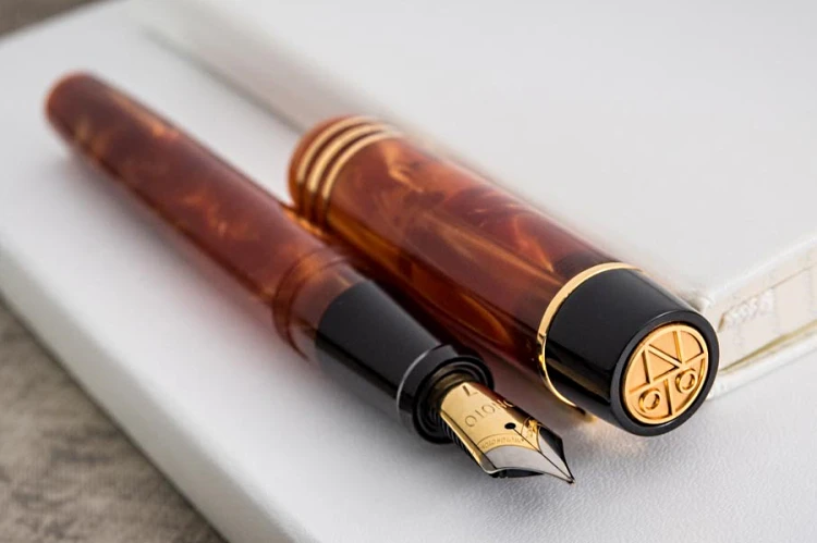 Onoto Magna Classic Amber Pearl Pióro Wieczne 18k