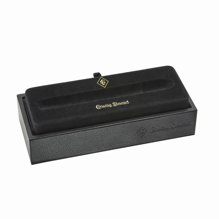 Conway Stewart Churchill Black Gold Lever-Fill Pióro Wieczne 18k