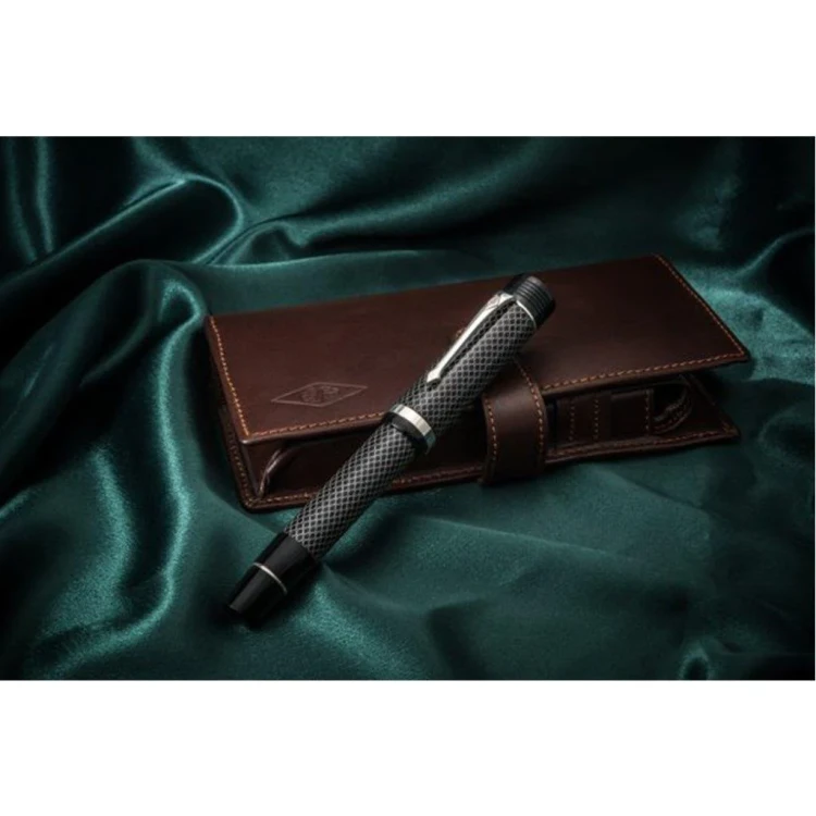 Conway Stewart Churchill Black Chased Silver Pióro Wieczne 18k