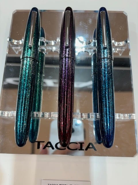 Taccia Urushi Red Galaxy  Limited Edition Pióro Wieczne 18k
