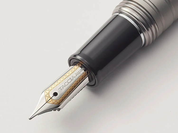 Taccia Pióro Wieczne Pinnacle Graphite Gray
