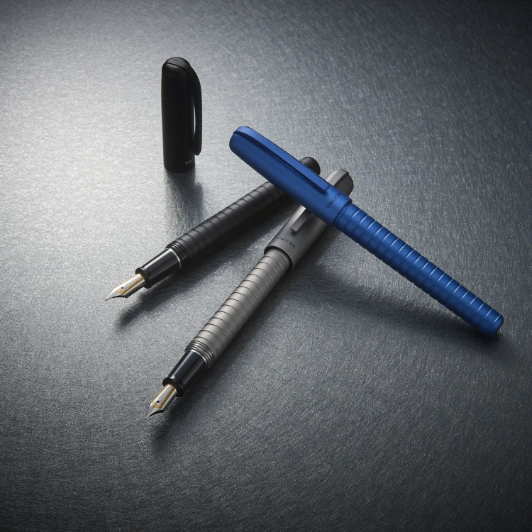 Taccia Pióro Wieczne Pinnacle Aero Blue