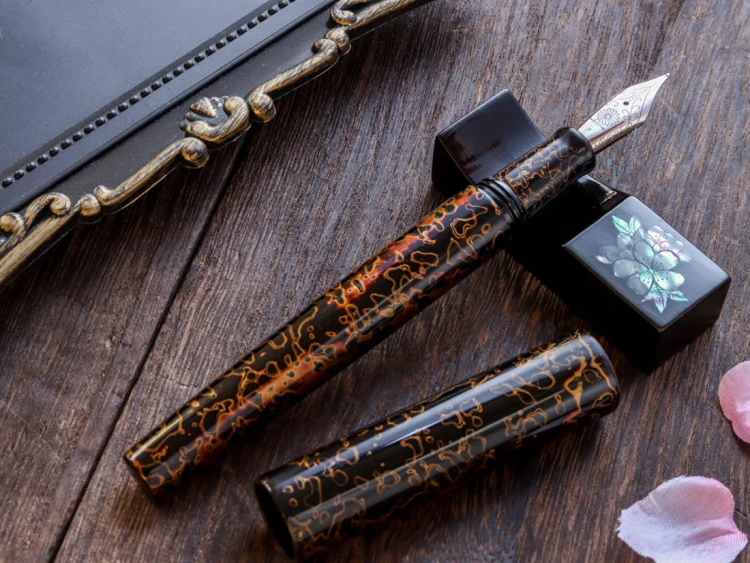 Wancher Sekai Saihi Urushi Kuro Age Pióro Wieczne