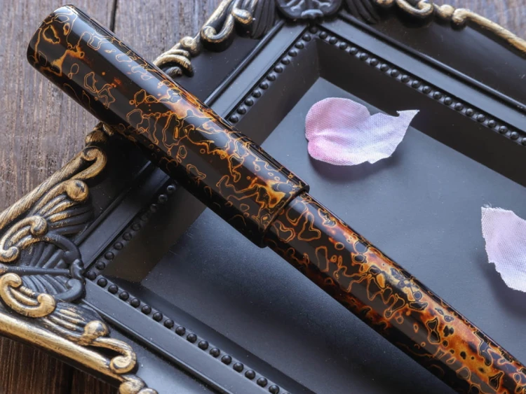 Wancher Sekai Saihi Urushi Kuro Age Pióro Wieczne