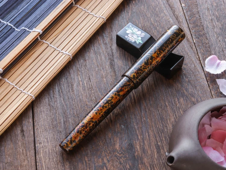Wancher Sekai Saihi Urushi Kuro Age Pióro Wieczne