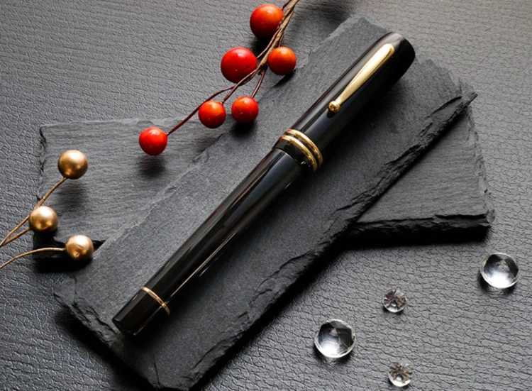 Wancher Seven Treasures Bakelite Black Sangria Pióro Wieczne