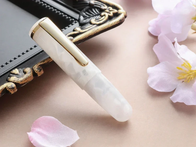 puchiko-wancher-white-snow-1.jpg