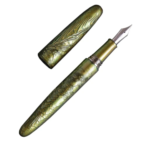 chijimi-green-wancher fountain pen uncapped.webp