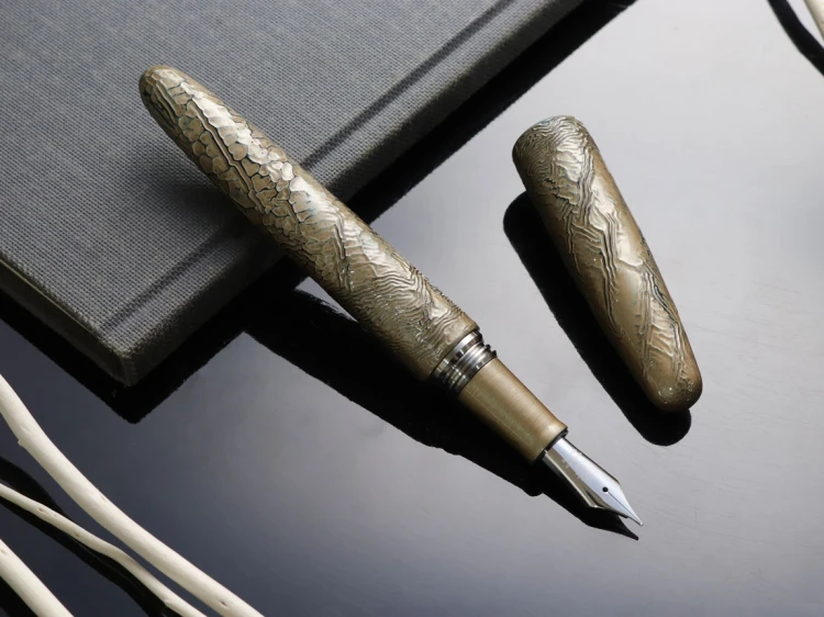 chijimi-nuri-fountain-pen-wancher-shirohebi-4.webp